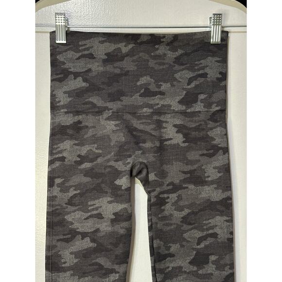 SPANX Look At Me Now Seamless Shapewear Gray Camo Cropped Leggings EUC - Picture 8 of 10